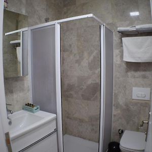 Zimmer mit zwei Einzelbetten